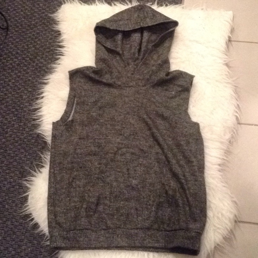 💕L'AGENCE💕 Shiny Knit Sleeveless Hoodie Top